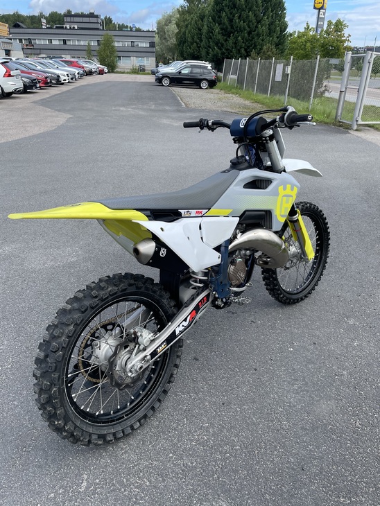 Vaihtopyörä Husqvarna 125 TC 2024 oik taka.jpeg