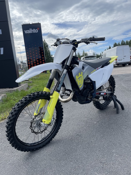 Vaihtopyörä Husqvarna 125 TC 2024 vas etu.jpeg