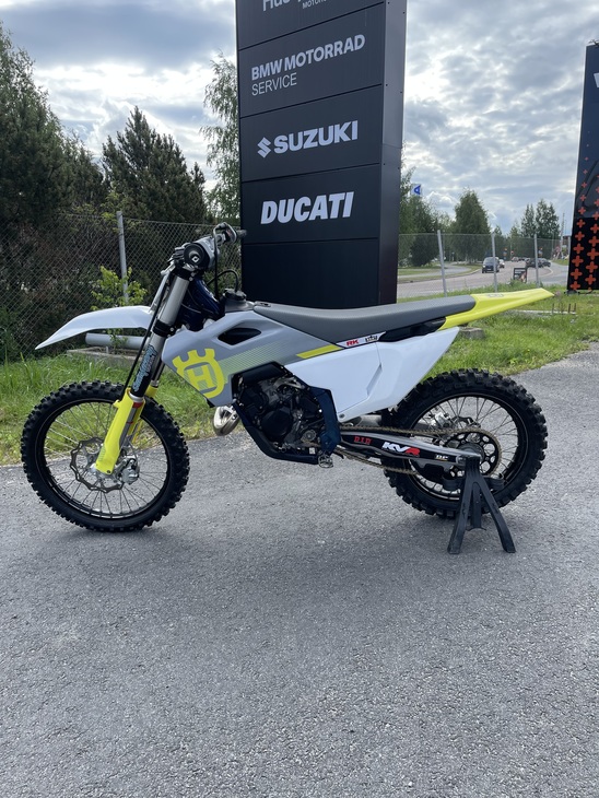 Vaihtopyörä Husqvarna 125 TC 2024 vas sivu.jpeg